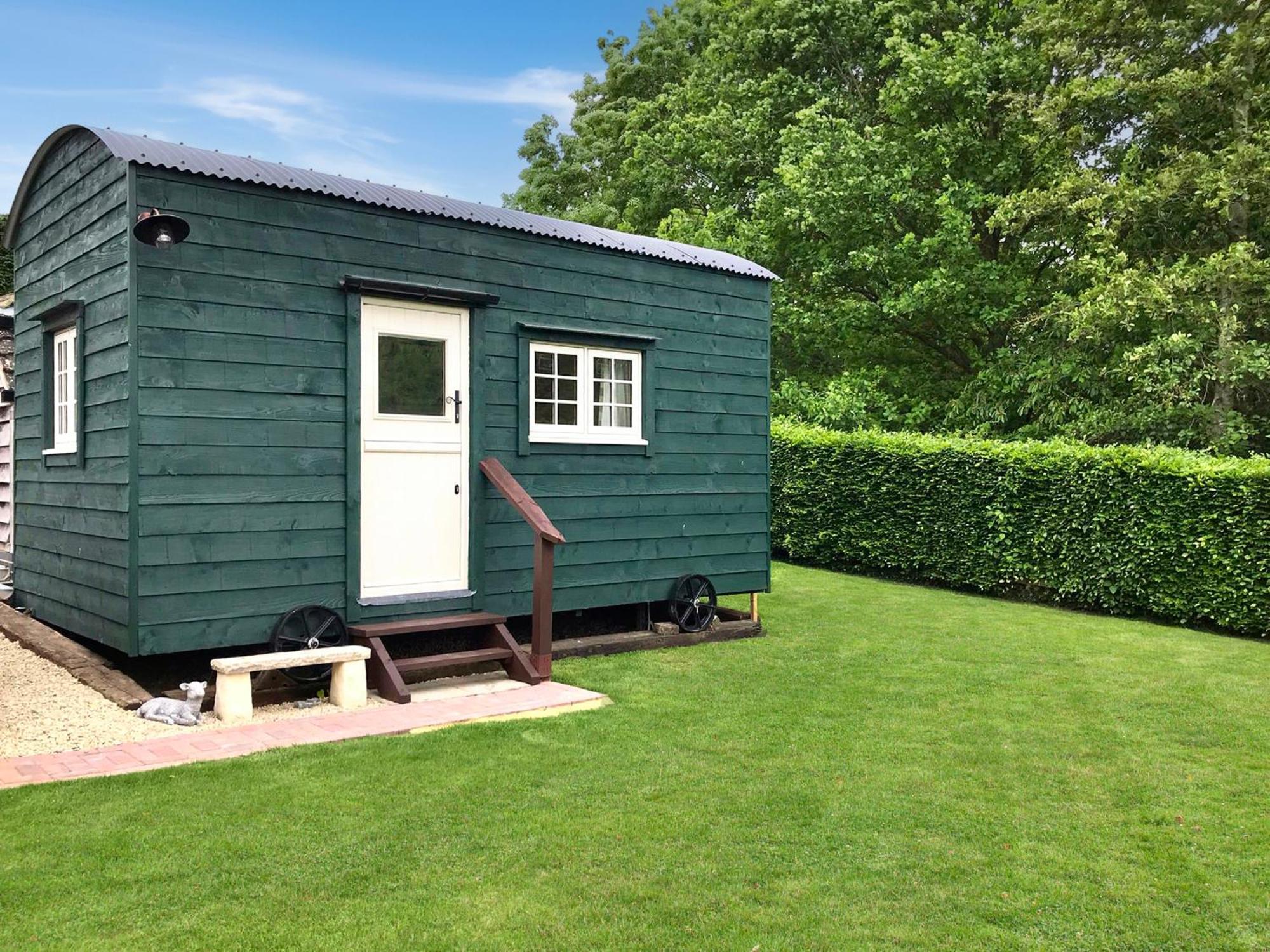 Beautiful Shepherd'S Hut - Lois Weedon Weston  Dış mekan fotoğraf